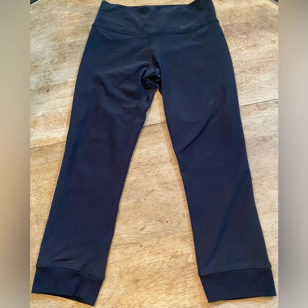Nike Dri Fit Women’s XS Black 3/4‎ Length Athletic Leggings